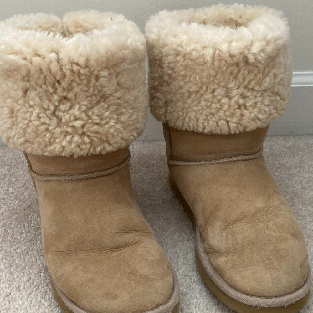 UGGs Classic Tall Boots - Sand Size W 7 - Picture 7 of 9